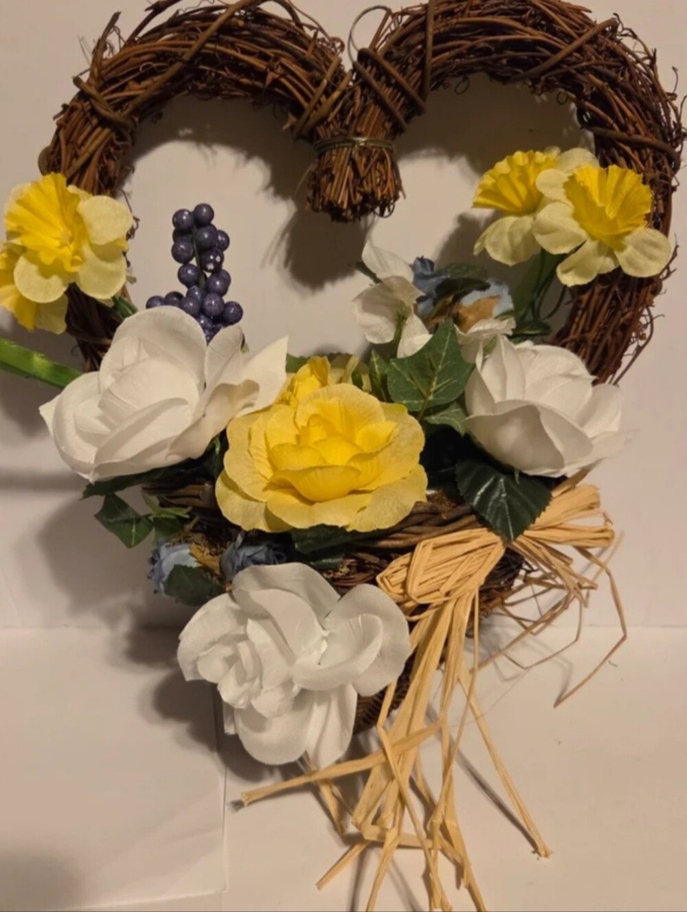 Vintage 90s Heart Shape Grapevine Twig Flower Wall Decor Wreath Basket Style 12"